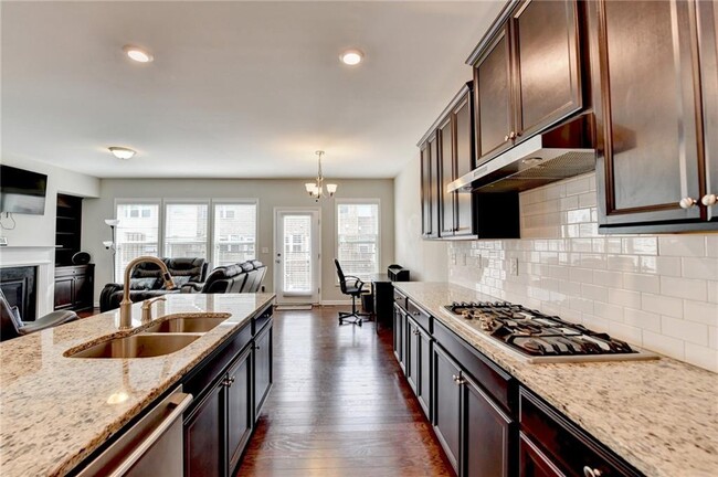 Building Photo - 810 Sunset Park Dr