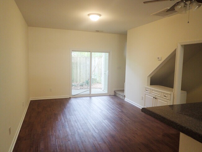 Foto del edificio - 5609 Moss Vine Pl
