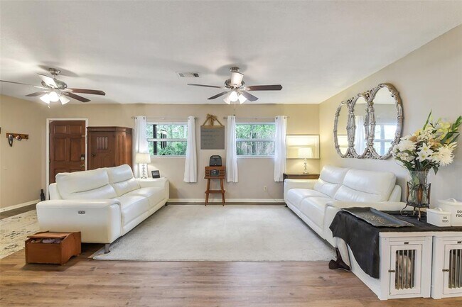 Building Photo - 27011 Azalea Ct
