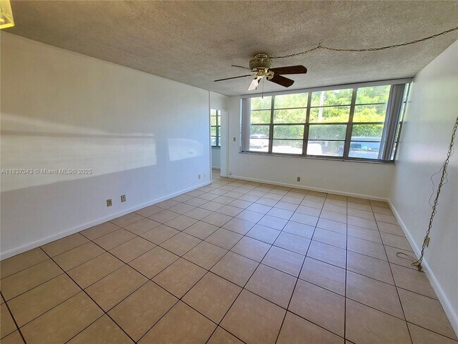 Foto del edificio - 2731 Taft St