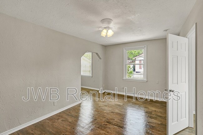 Foto del edificio - 8944 Jackson Ave
