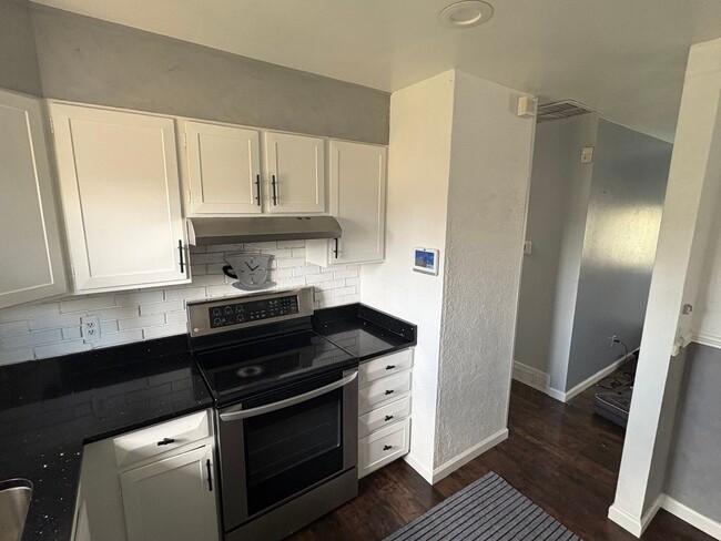 Foto del edificio - Charming 2BR House in Aurora (Utilities an...