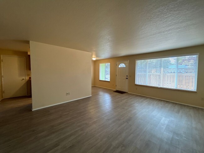 Foto del edificio - MOVE IN SPECIAL!  Remodeled 2 Bedroom 1 Ba...