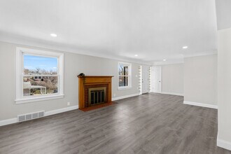 Building Photo - 223 N Dellwood Ave