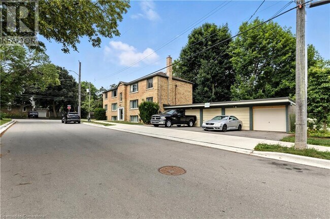 Building Photo - 72 Sydney St N