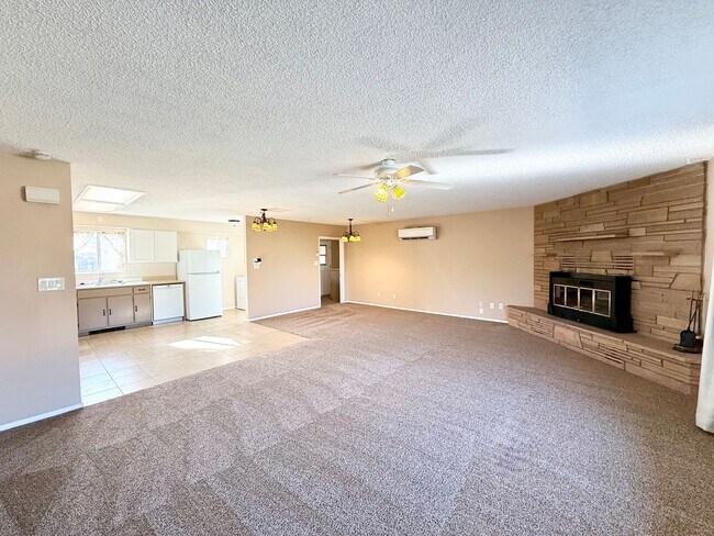 Building Photo - 3 Bed / 2 Bath Home In Prescott Valley!