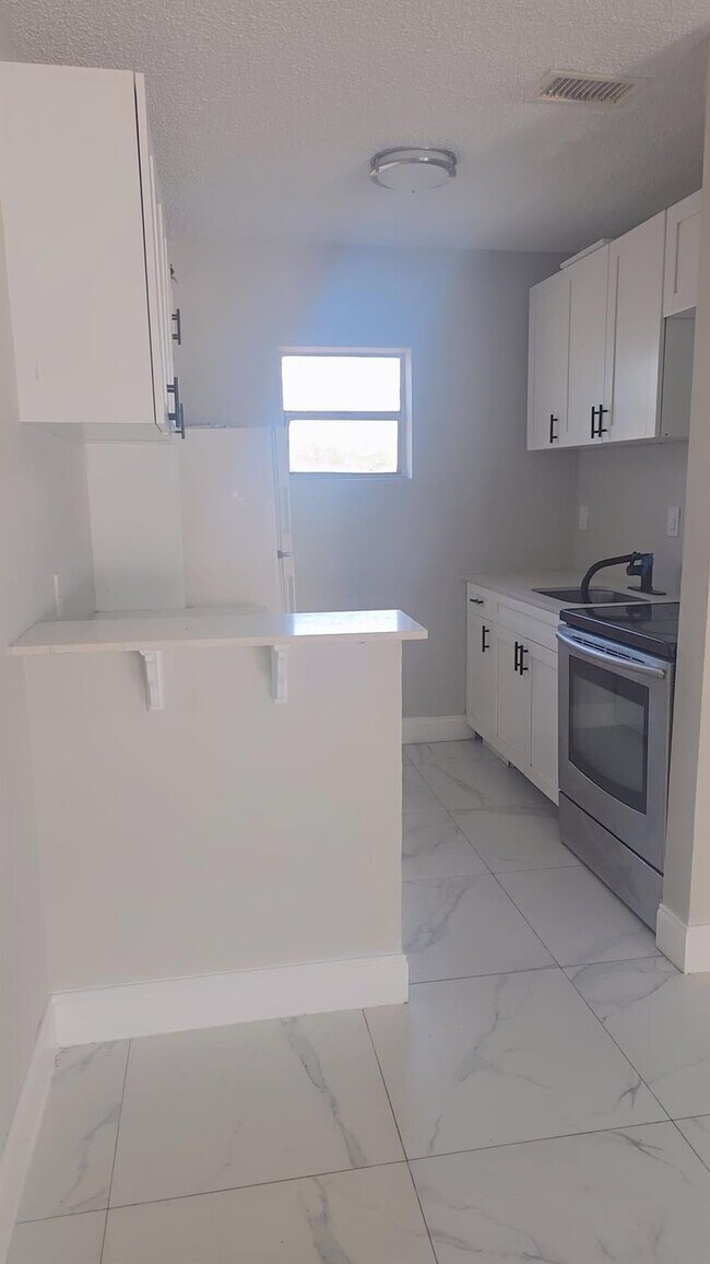 Foto del edificio - 616 NW 5th Ave