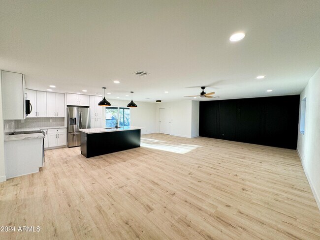 Foto del edificio - 702 N 78th St