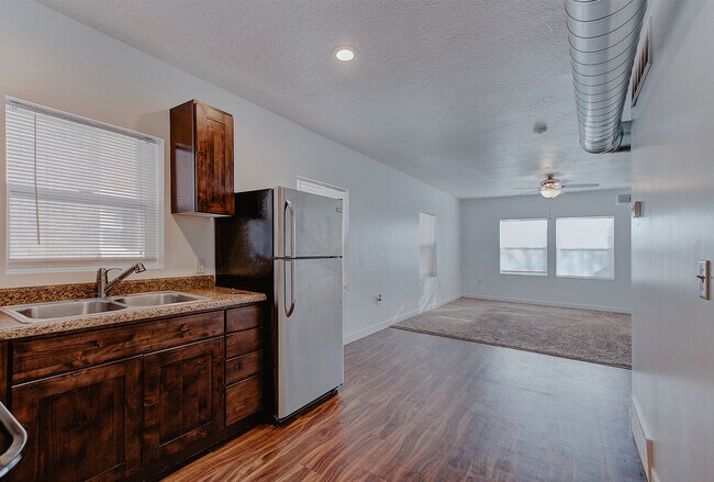 Building Photo - 419 E 200 S