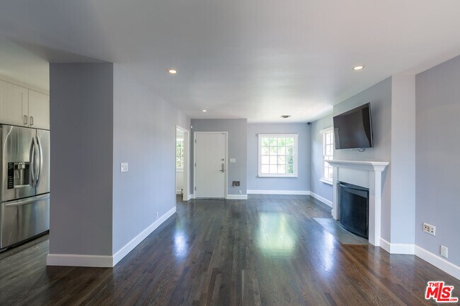 Building Photo - 1530 S Sierra Bonita Ave