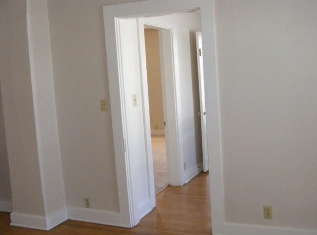 Building Photo - Bright 1-Bedroom Apartment Near Purdue on Bus Route