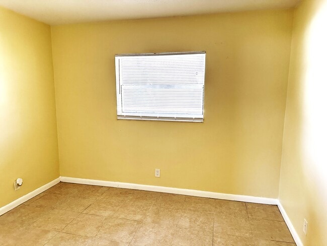 Foto del edificio - 240-260 NW 40th Ct