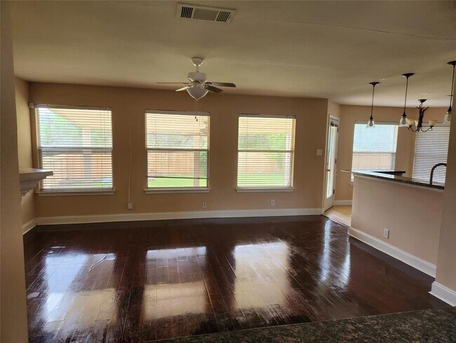Building Photo - 8111 Hawick Dr