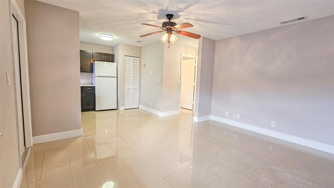 Foto del edificio - 416 Lakeside Dr