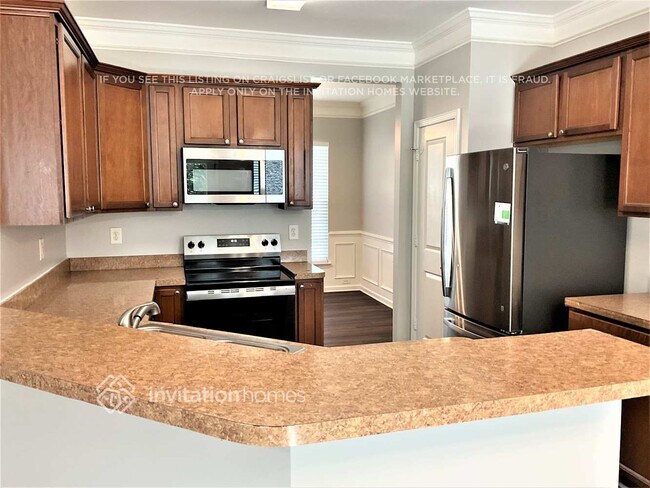 Building Photo - 1631 Eastway Dr