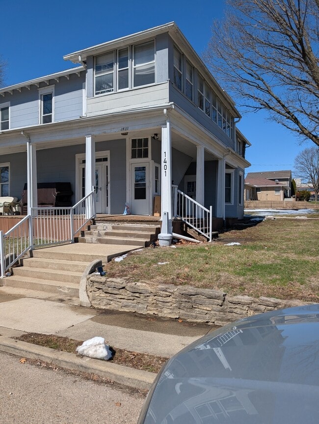 Building Photo - 1401 Bluff St