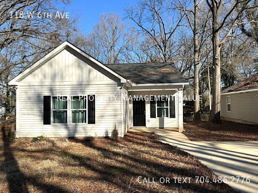 Primary Photo - Recent construction with new appliances an...