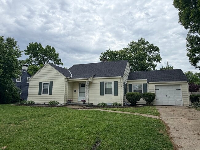 Photo - 1633 Sunset Dr House