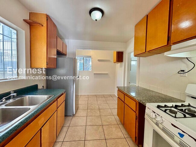Foto del edificio - 428 1/2 North Kingsley Drive