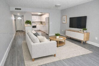 Building Photo - 10000 NW 80th Ct