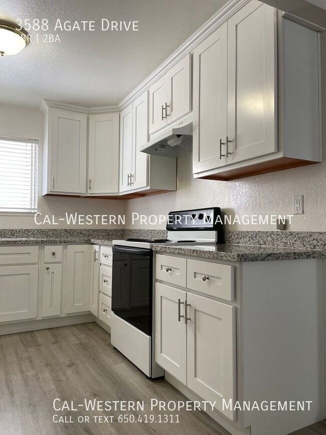 Building Photo - 2 Bedroom 1.5 Bath Townhouse off Bascom
