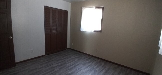 Building Photo - 1828 Garden Dr