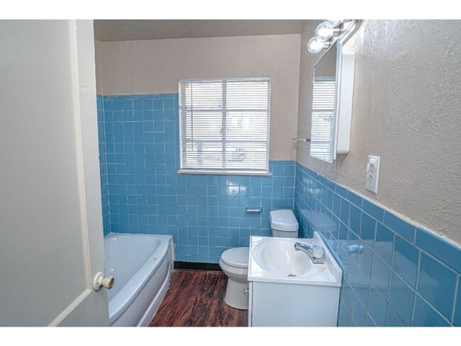 Building Photo - Cozy Remodeled Home Near Downtown