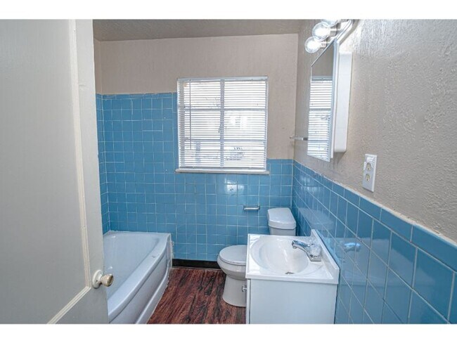 Foto del edificio - Cozy Remodeled Home Near Downtown