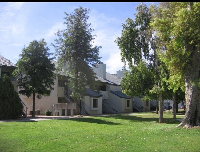 Foto del edificio - 3716 E University Dr