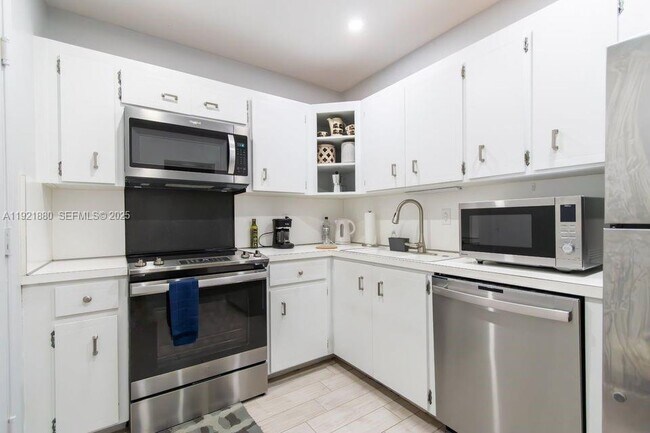 Foto del edificio - 5840 NE 22nd Way