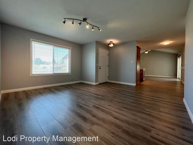 Building Photo - 3 br, 2 bath House - 2520 Banyan Drive