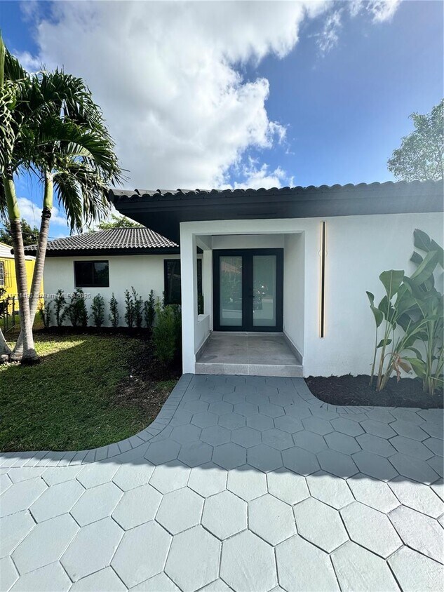 Primary Photo - 3335 SW 65th Ave