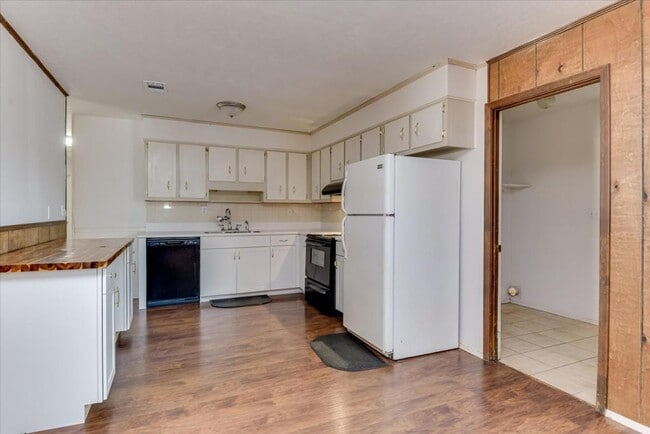Building Photo - 3823 Fairington Dr