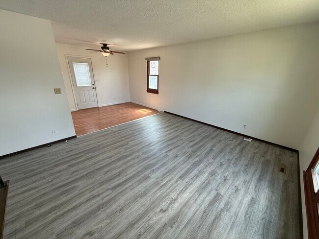 Foto del edificio - 1403 Emerald Dr