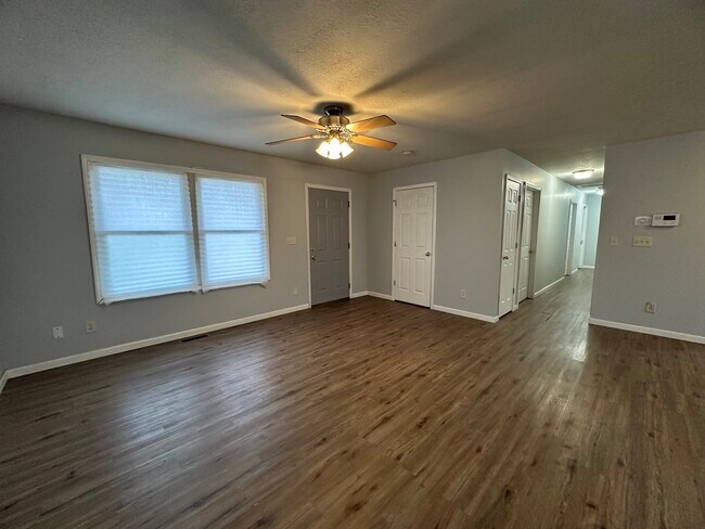 Foto del edificio - 104 W Davis St