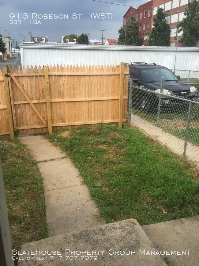 Building Photo - 913 Robeson St