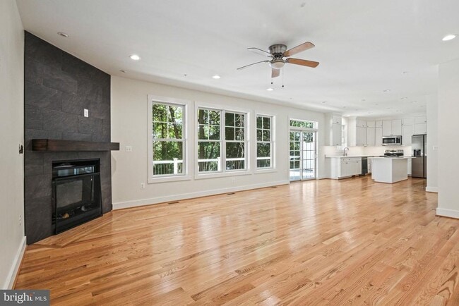 Foto del edificio - 922 Waterview Dr