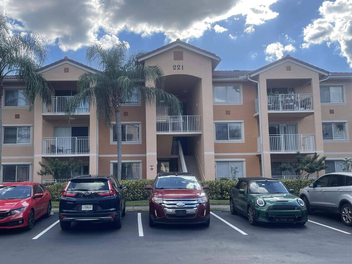 Foto principal - 221 SW Palm Dr