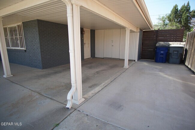 Building Photo - 9832 Heather Ave