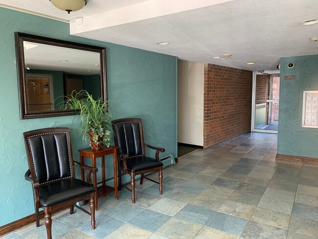 Building Photo - 2211 S Highland Ave
