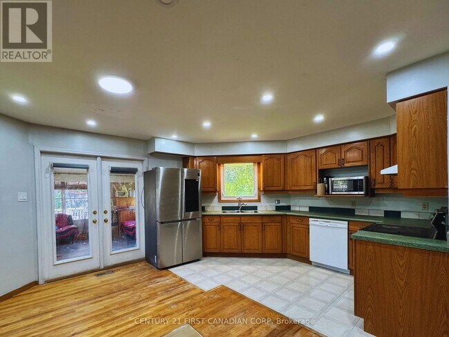 Photo du bâtiment - 239 Edmunds Pl