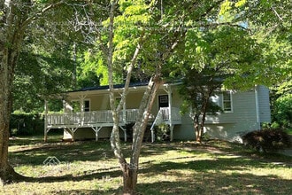 Building Photo - 5060 Hubert Dr