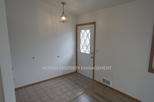 Building Photo - 2 bed 2 bath 1 car garage in Sequim