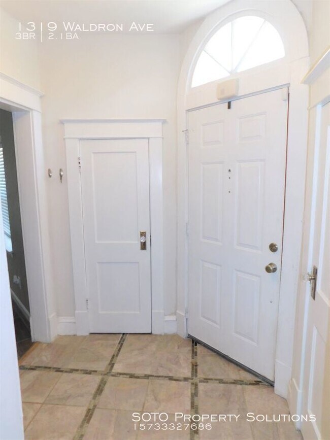 Building Photo - 3 BD 2.5 BA House in University City