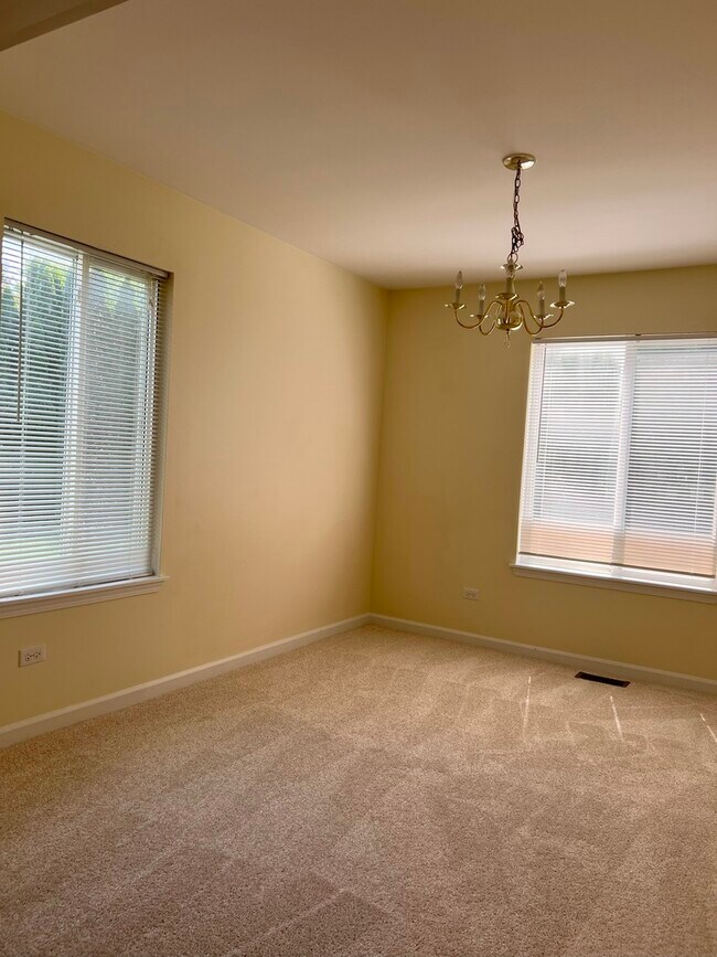 Building Photo - 2308 Sedgwick Ct
