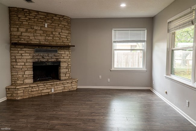 Building Photo - 3 br, 2 bath House - 2807 Saint Edwards Cir