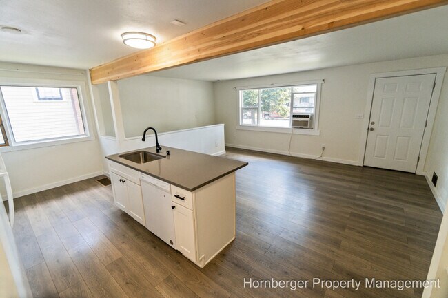 Building Photo - 1426 W Montgomery Ave