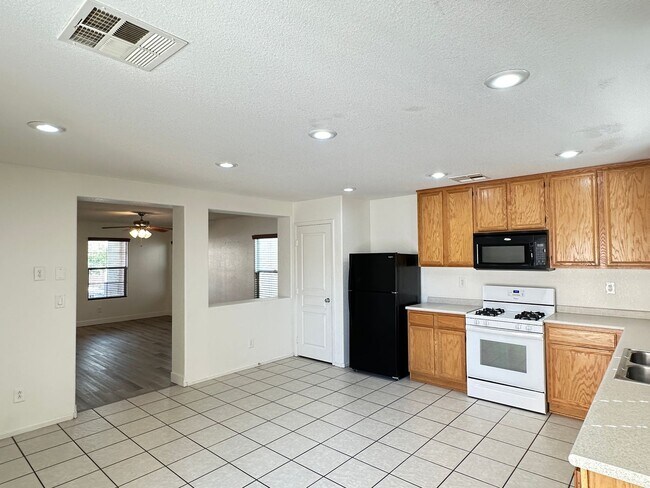 Building Photo - Huntington Village A At Rhodes Ranch