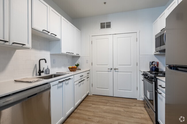 1BR 1BA - 800SF - Bristol Station Apartments