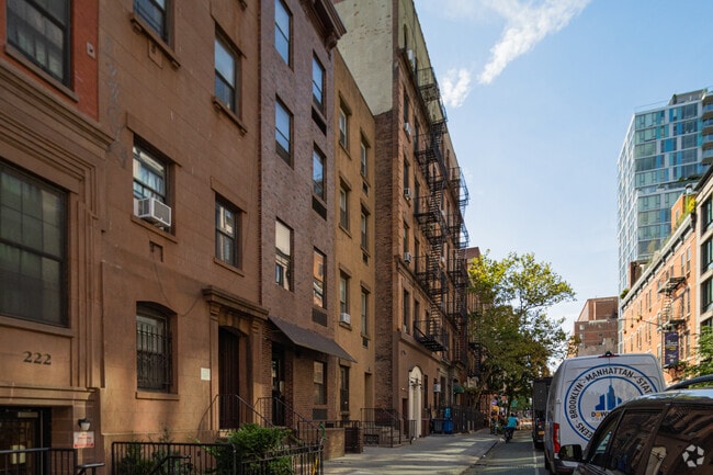216 E 13th St New York, NY 10003 - 216 E 13th St